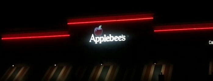 Applebee's Grill + Bar is one of Tempat yang Disukai Roxy.