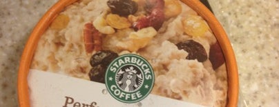 Starbucks is one of Anthonyさんのお気に入りスポット.