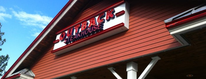 Outback Steakhouse is one of Tempat yang Disukai Scott.