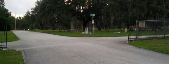 Rose Hill Cemetery is one of Dan's places.