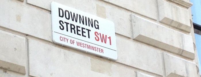 10 Downing Street is one of Nýdnol.