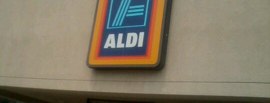 ALDI is one of Jimmy'in Beğendiği Mekanlar.