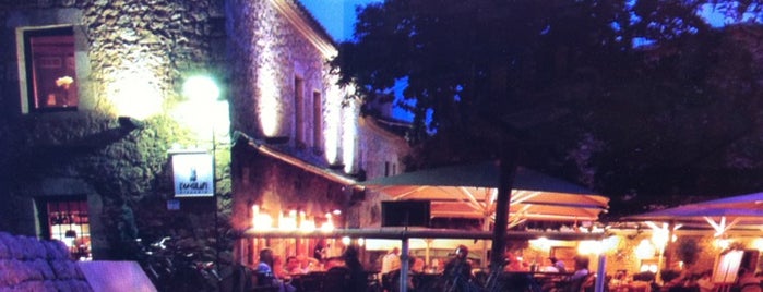 L'Esculapi is one of Lugares favoritos de Ainhoa.