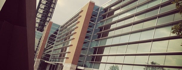 Knoxville Convention Center is one of สถานที่ที่ Lizzie ถูกใจ.