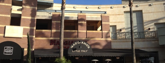 Maggiano's Little Italy is one of Locais salvos de Diane.