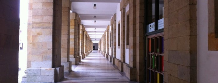 Biblioteca Universidad Laboral is one of sitios frecuentes.