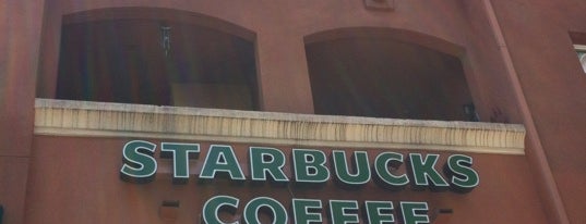 Starbucks is one of Orte, die Frank gefallen.