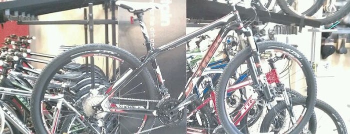 Trek Bicycle Store of Downers Grove is one of Lugares favoritos de Marc.