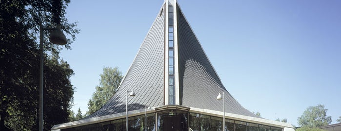 Kannelmäen kirkko is one of Kirkot Helsingissä.