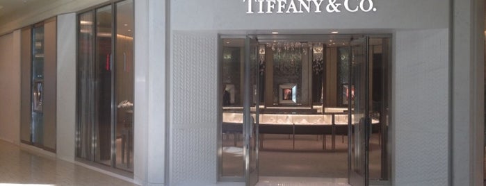 Tiffany & Co. is one of Tempat yang Disimpan Envy.
