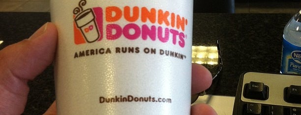 Dunkin' is one of Lugares favoritos de Thomas.