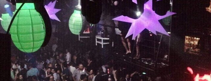 Tier Nightclub is one of Locais curtidos por John.