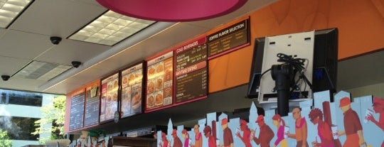 Dunkin' is one of Marioさんのお気に入りスポット.