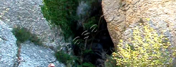 Cueva de los Raposos o Paso del Agujero del Concejo de Ollobarren Valle de Metauten en Navarra is one of Ollobarren - Valle de Metauten - Navarra.