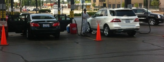 Fuller's Car Wash is one of สถานที่ที่ Spencer ถูกใจ.