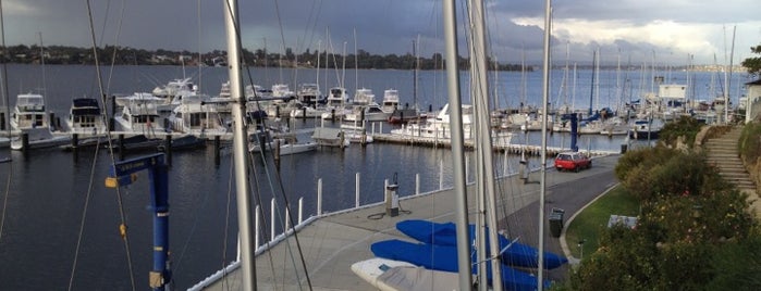 Royal Freshwater Bay Yacht Club is one of Posti che sono piaciuti a Meidy.
