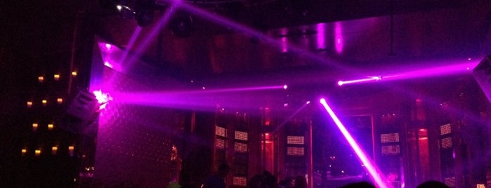 SET Nightclub is one of South Beach NightLife.
