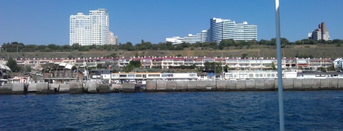 Яхт-клуб «Посейдон» is one of Locais curtidos por Taso.