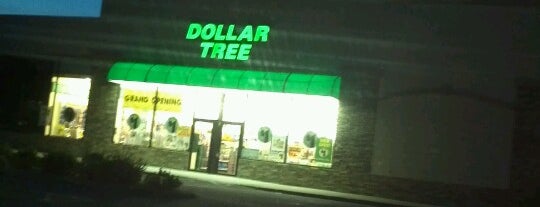 Dollar Tree is one of สถานที่ที่ Zachary ถูกใจ.