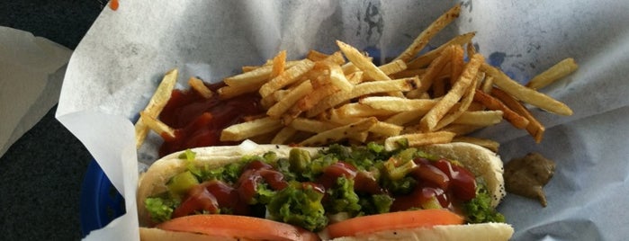 Chicago Dogs is one of Tempat yang Disukai Bart.