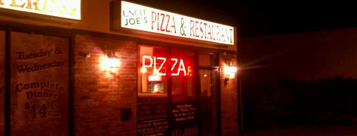 Uncle Joe's Pizza is one of Lugares favoritos de Jessica.