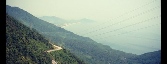 Đèo Hải Vân (Hai Van Pass) is one of Best motorbiking roads in Vietnam.