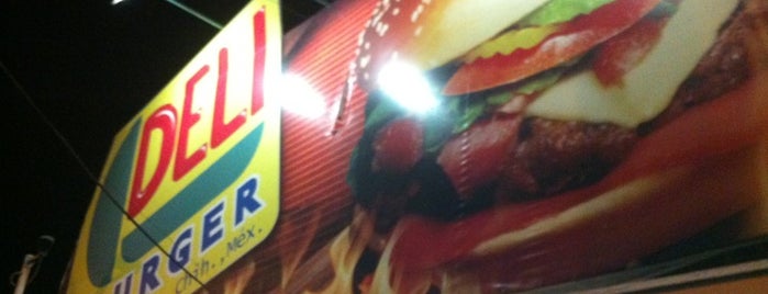 Deli Burger is one of สถานที่ที่ Rodrigo ถูกใจ.