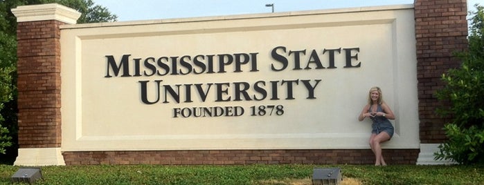 Universidade Estadual do Mississippi is one of NCAA Division I FBS Football Schools.