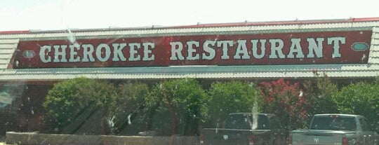 Cherokee Restaurant is one of สถานที่ที่ David ถูกใจ.