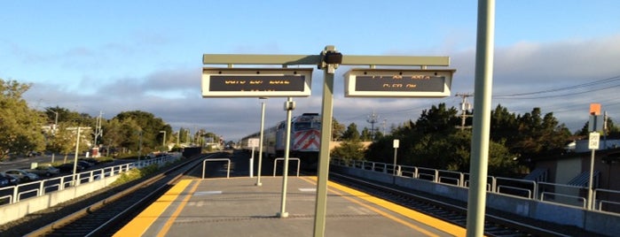 Belmont Caltrain Station is one of Lugares favoritos de Andrew.