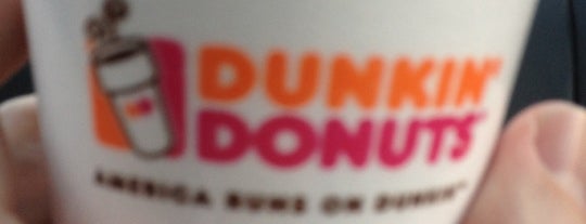 Dunkin' is one of Bradさんのお気に入りスポット.