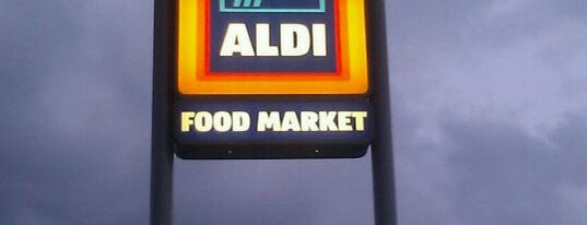 ALDI is one of Tempat yang Disukai Lars.