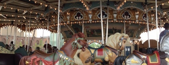 Jane's Carousel is one of Free & Cheap in NYC.