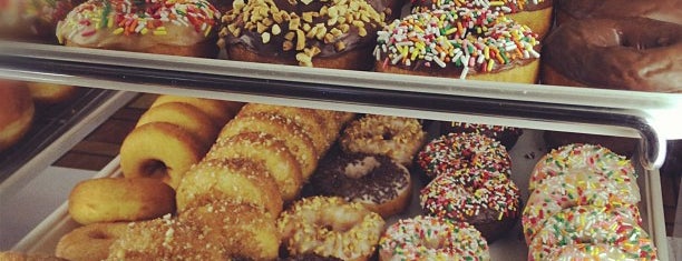 All Stars Donuts is one of สถานที่ที่ Jeff ถูกใจ.