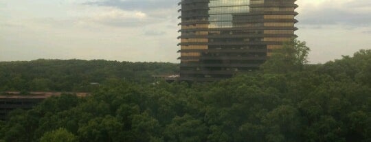 Crowne Plaza Atlanta Perimeter at Ravinia is one of Andrea’s Liked Places.