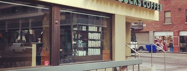 Starbucks is one of Nauman 님이 좋아한 장소.