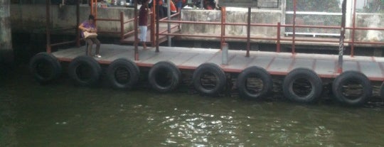 ท่าเรือซอยทองหล่อ (Soi Thonglor Pier) E10 is one of Khlong Saen Seap Express Boat.