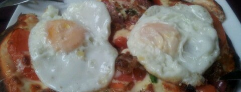 La Buona Pizza is one of Rosarioさんの保存済みスポット.