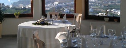 Pyrgos Tavern is one of Santorini restaurants.