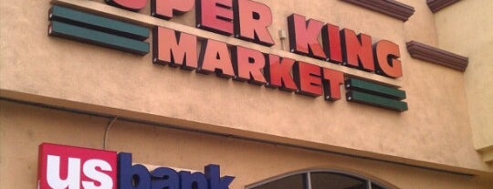 Super King Market is one of สถานที่ที่ Michelle ถูกใจ.
