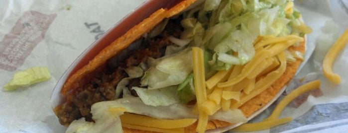 Taco Bell is one of Lugares favoritos de Harry.