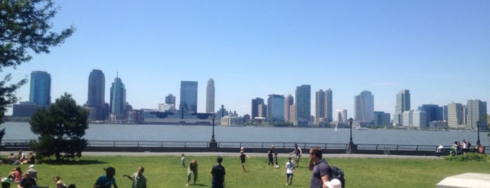 Battery Park is one of Places to run.