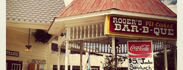 Roger's Pit Cooked Bar-B-Que is one of สถานที่ที่บันทึกไว้ของ JULIE.