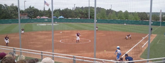 Mississippi State University Softball Field is one of Nancy 님이 좋아한 장소.