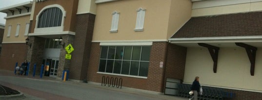 Walmart Supercenter is one of Tempat yang Disukai Jessica.