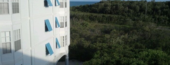 Ocean Pointe Suites at Key Largo is one of สถานที่ที่ Stephanie ถูกใจ.
