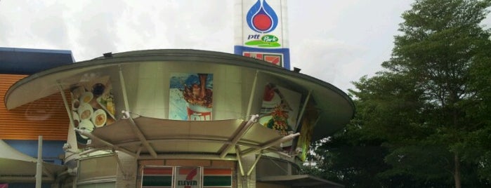 PTT Life Station Saraburi is one of Lieux qui ont plu à phongthon.