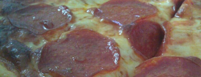 Romano's Pizzeria is one of Lugares favoritos de Eunice.