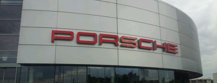 Porsche Praha-Prosek is one of Danielさんのお気に入りスポット.