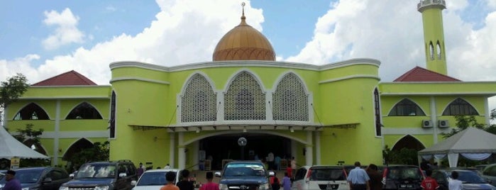 Masjid Kota Damansara (مسجد کوتا دامنسارا) is one of Masjid & Surau.